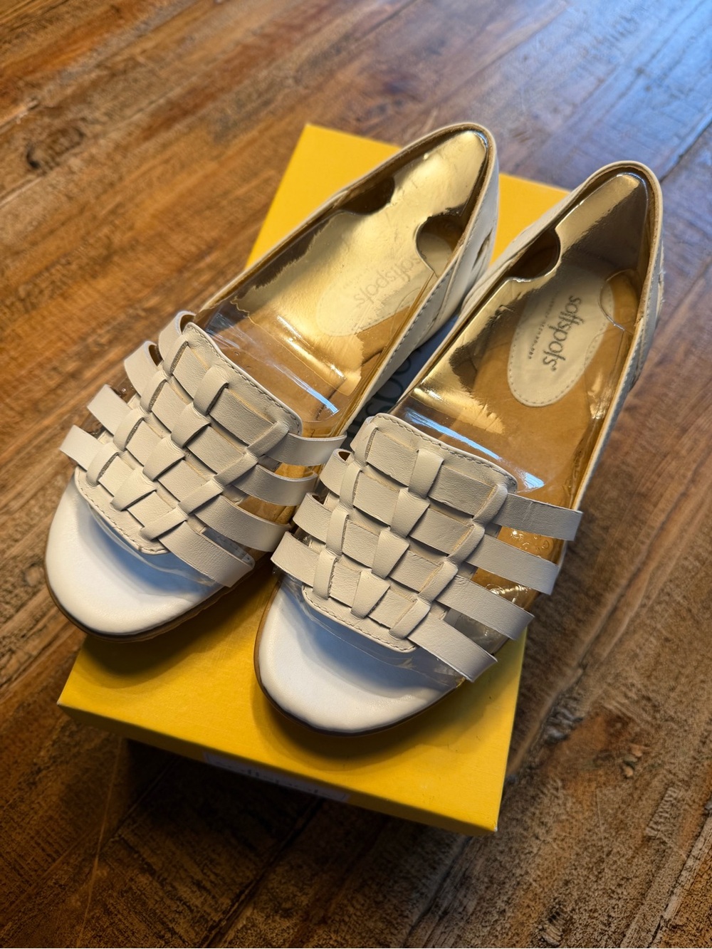 NWT Softspots “Hugh” white leather slip on shoes size 6.5 super soft and classic